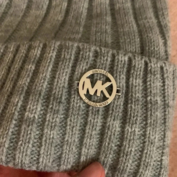Michael Kors Winter Beanie NWT - Picture 3 of 5